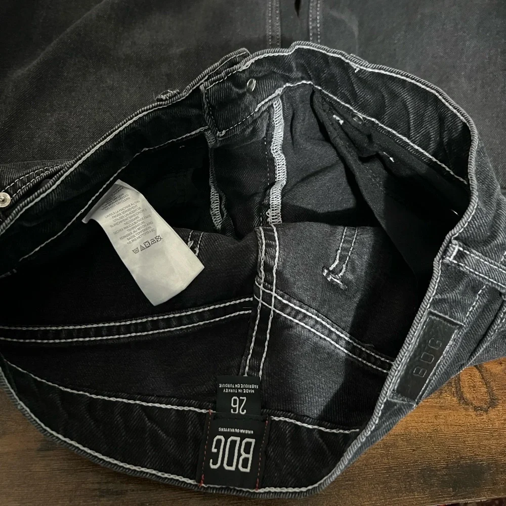 BDG Black Wide-Leg Cargo Pants with Contrast Stitching - Picture 8 of 10